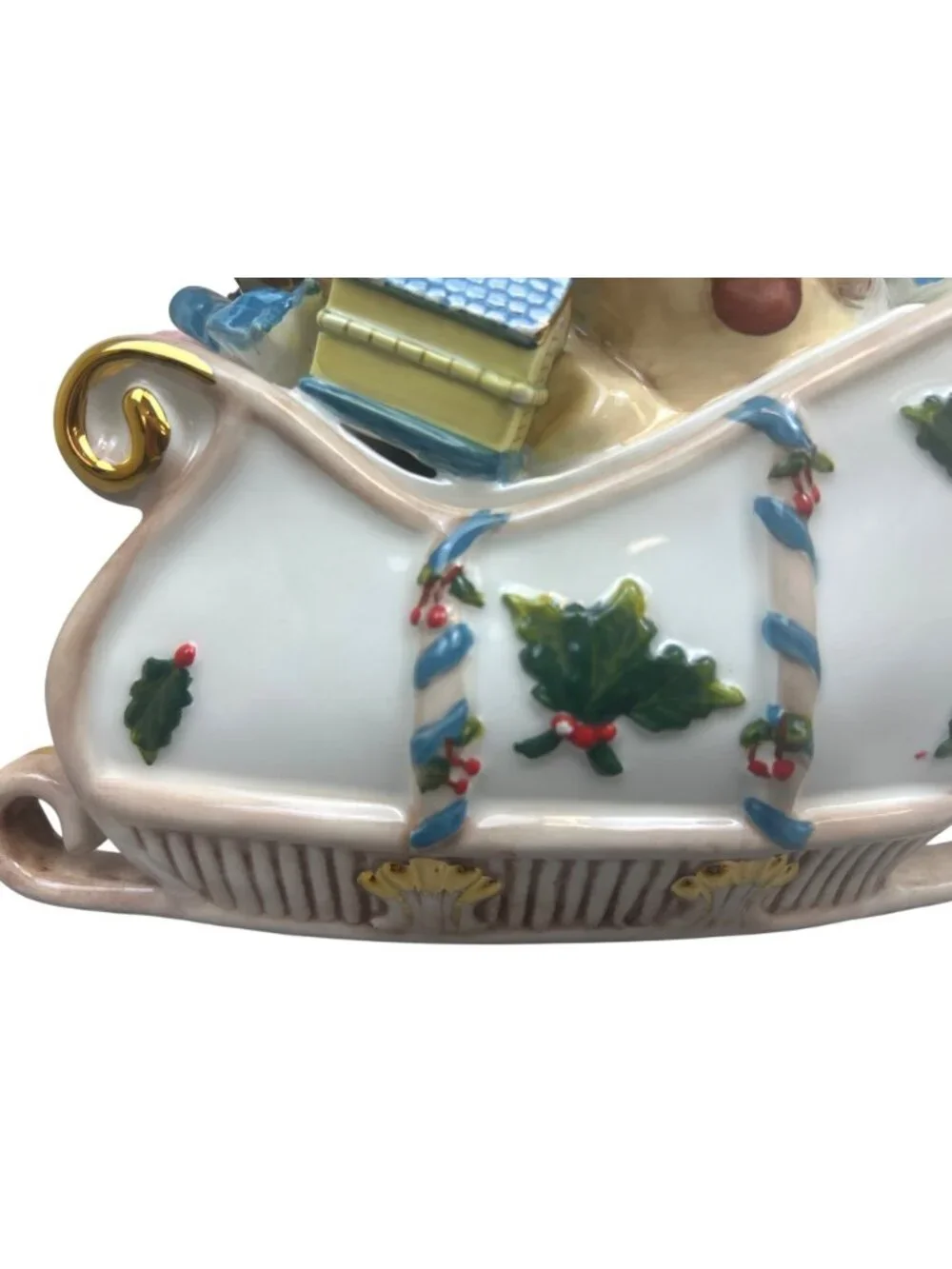 Waterford Holiday Heirlooms Georgian Santa Sleigh Ceramic Candy Jar Gold Rim Lid